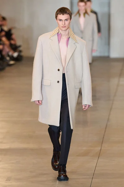 Look 43